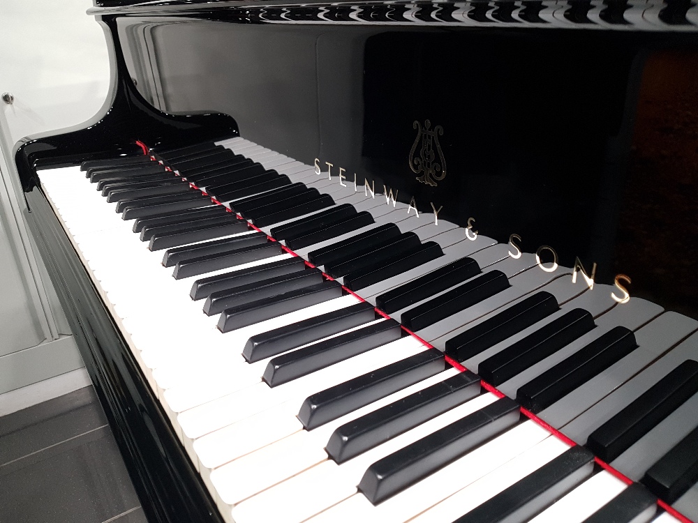 Steinway (c1906) A 5ft 10in Model O grand piano in a bright ebonised case on square tapered legs. - Image 3 of 16
