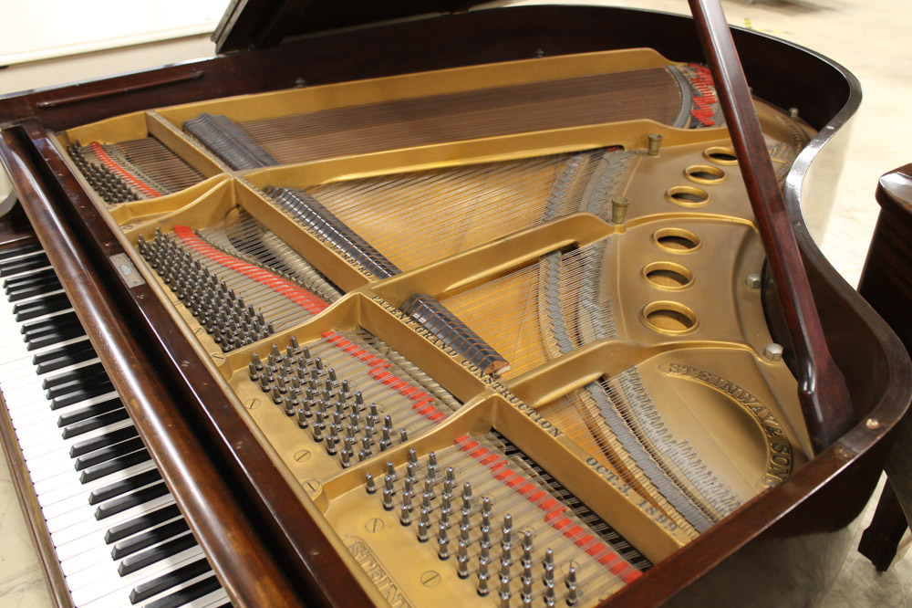 Steinway (c1929) A 5ft 7in Model M grand piano in a mahogany case on square tapered legs. - Image 2 of 4