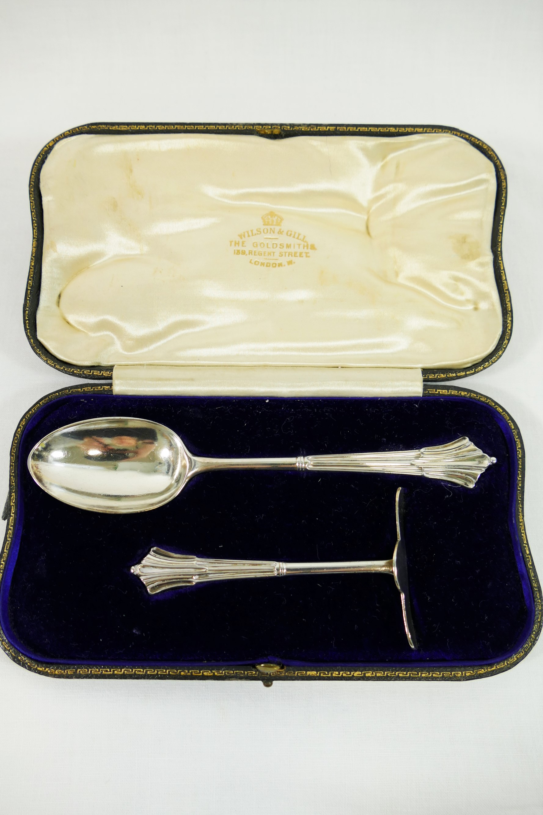 An Edwardian silver pusher and spoon, with flared reeded terminals, London 1909,