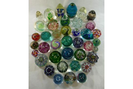 A collection of 45 paperweights including a limited edition Caithness Glass paperweight by Peter - Image 4 of 11