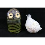 A Finnish Iittala glass baby owl by Oiva Toikka, 15cm high, and another glass bird by Lasi Hevonen,