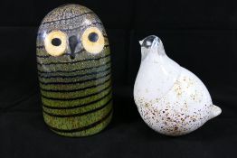 A Finnish Iittala glass baby owl by Oiva Toikka, 15cm high, and another glass bird by Lasi Hevonen,