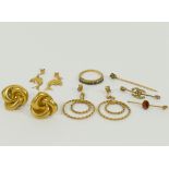 A quantity of 9 carat gold and yellow metal jewellery stamped '9CT' and '375',
