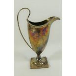 An Edwardian silver helmet shaped cream jug, London 1901, with reeded handle on square base, 14.
