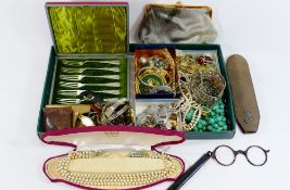 Assorted mainly 20th century costume jewellery including a silver gilt and enamel butterfly