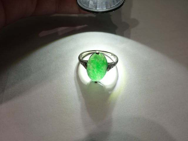 18ct white gold and jade set ring and an 18ct dress (2) approx 5.8g. - Image 4 of 4
