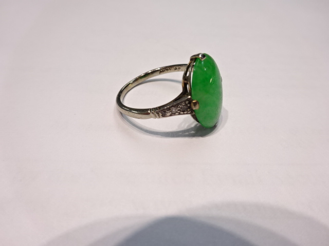 18ct white gold and jade set ring and an 18ct dress (2) approx 5.8g. - Image 2 of 4