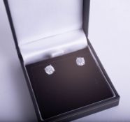 A fine pair of diamond stud earrings approx 3.00ct.