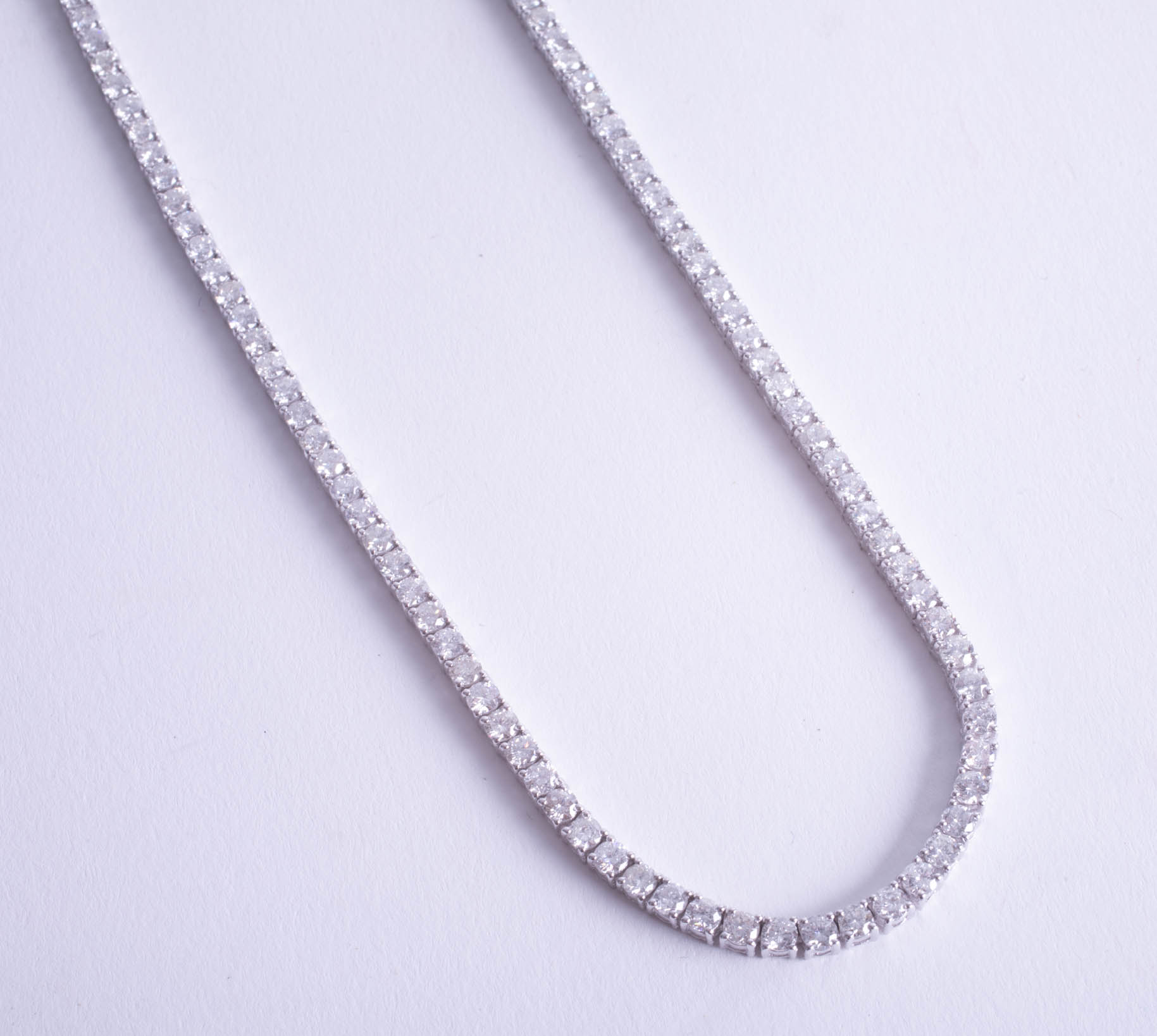 A stunning 18ct white gold necklace set with 155 diamonds, weight approx 18.30ct. - Image 4 of 10