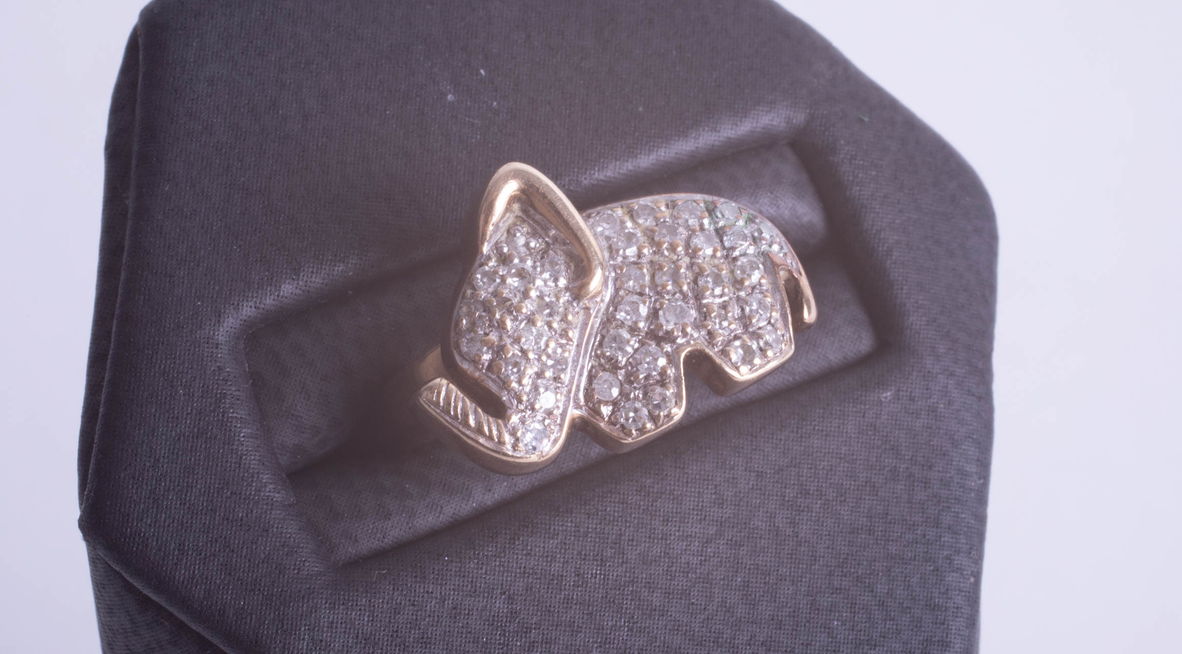 An unusual diamond set elephant ring, size L. - Image 2 of 2