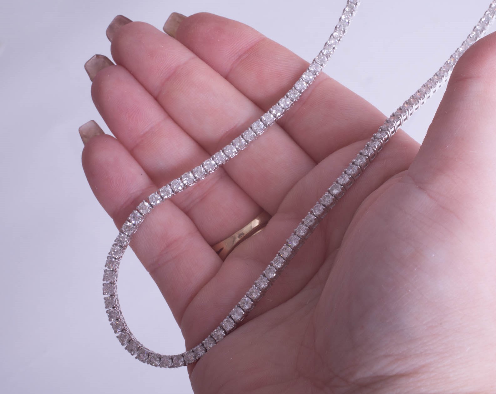 A stunning 18ct white gold necklace set with 155 diamonds, weight approx 18.30ct. - Image 10 of 10
