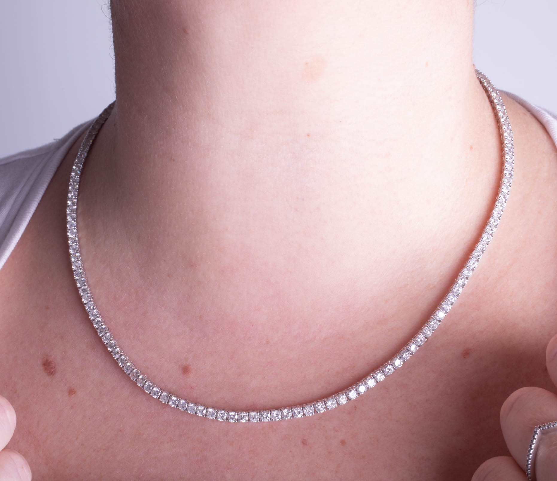 A stunning 18ct white gold necklace set with 155 diamonds, weight approx 18.30ct. - Image 8 of 10