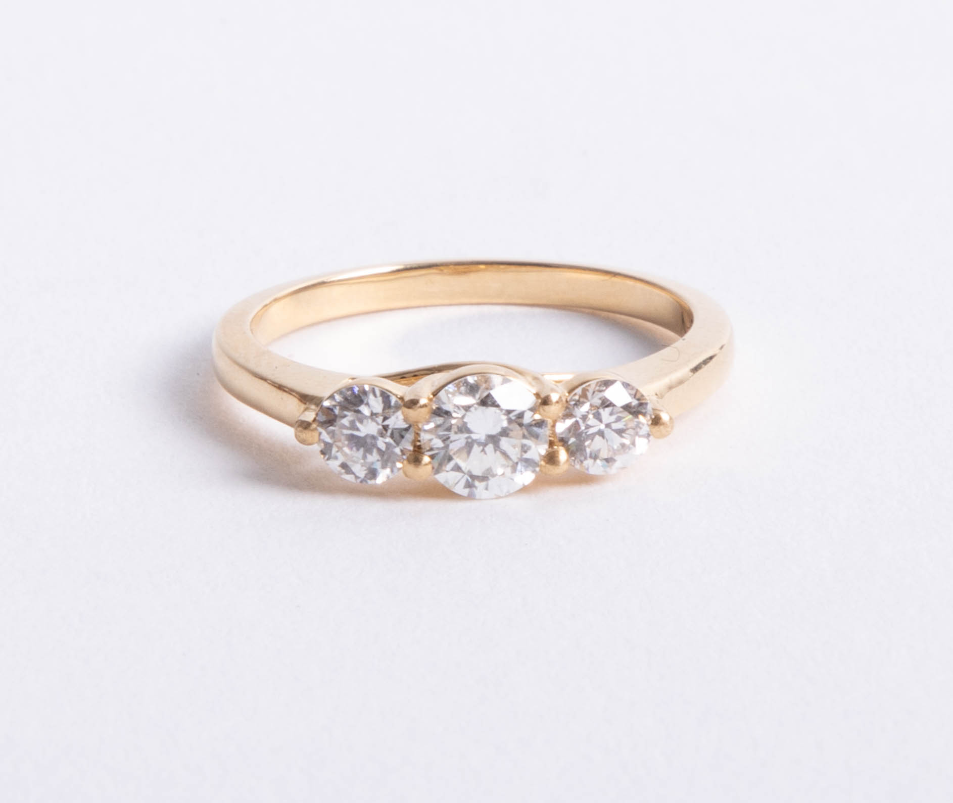 An 18ct gold and diamond trilogy ring approx. 1.00ct, size M.