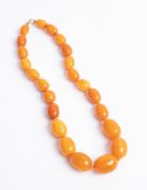 An amber graduated bead necklace approx 45g.