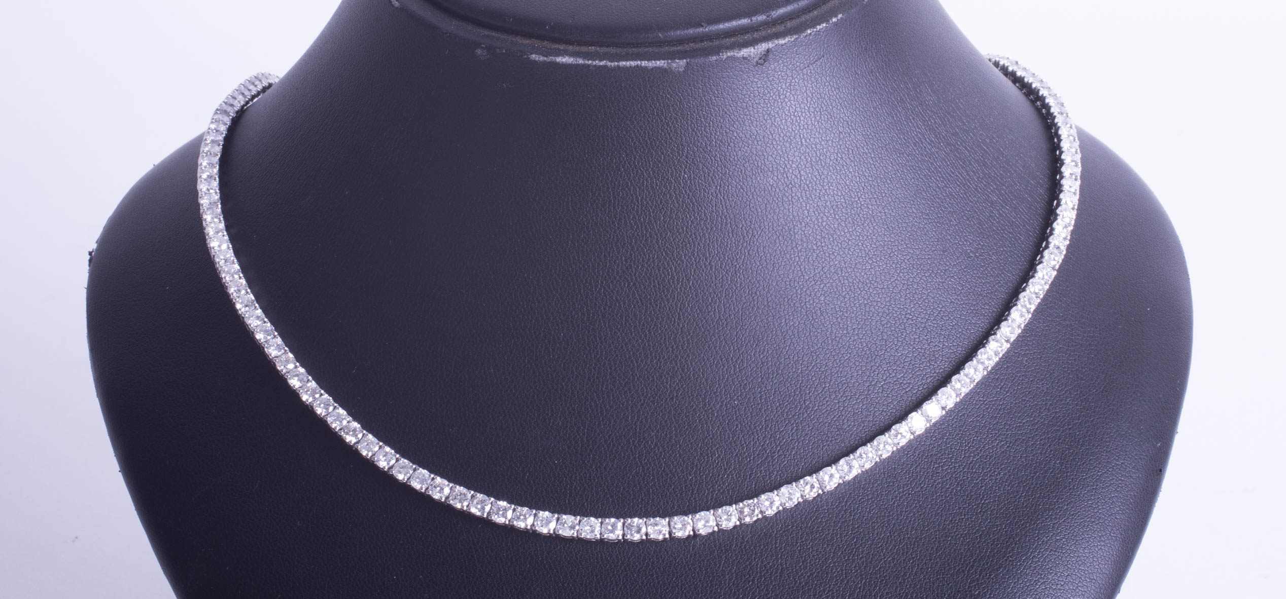 A stunning 18ct white gold necklace set with 155 diamonds, weight approx 18.30ct. - Image 2 of 10