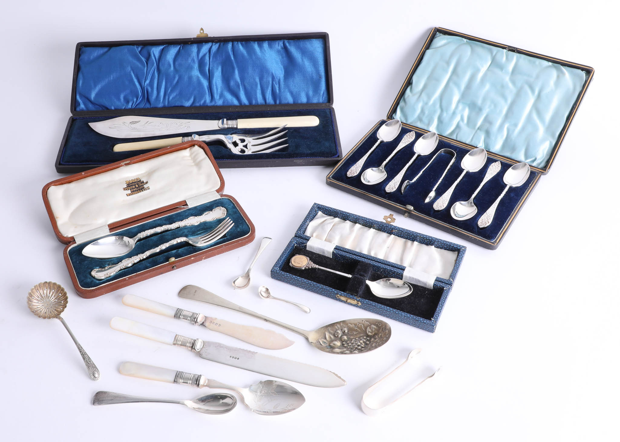 Collection of silver plated wares to include spoons, fish knife set etc.