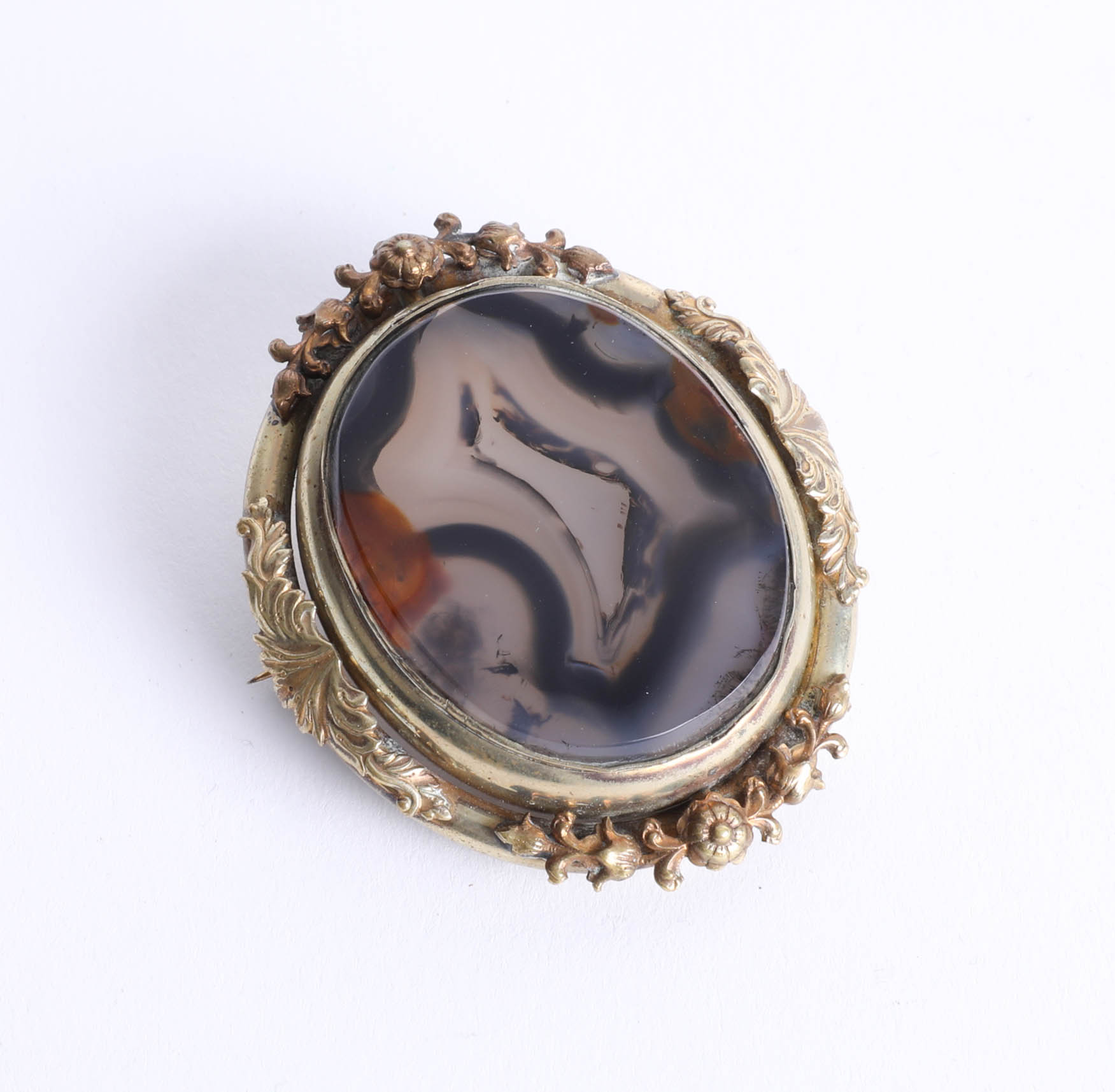 Victorian pinchbeck large brooch 60mm x 50mm.