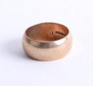 A 9ct gold wedding band ring, approx 11.2g, size T/U.