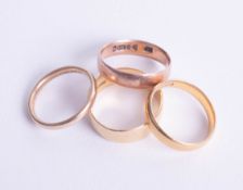Four wedding bands, two 9ct approx 3.90g, one 22ct approx 3.90g and one 18ct approx 4.50g (4).