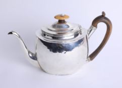 A Geo III silver teapot, circa 1825, makers mark 'WF'?, 15.66oz.