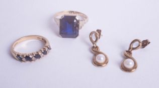 A pair of 9ct gold and pearl style earrings, together with two 9ct gold dress rings (3).