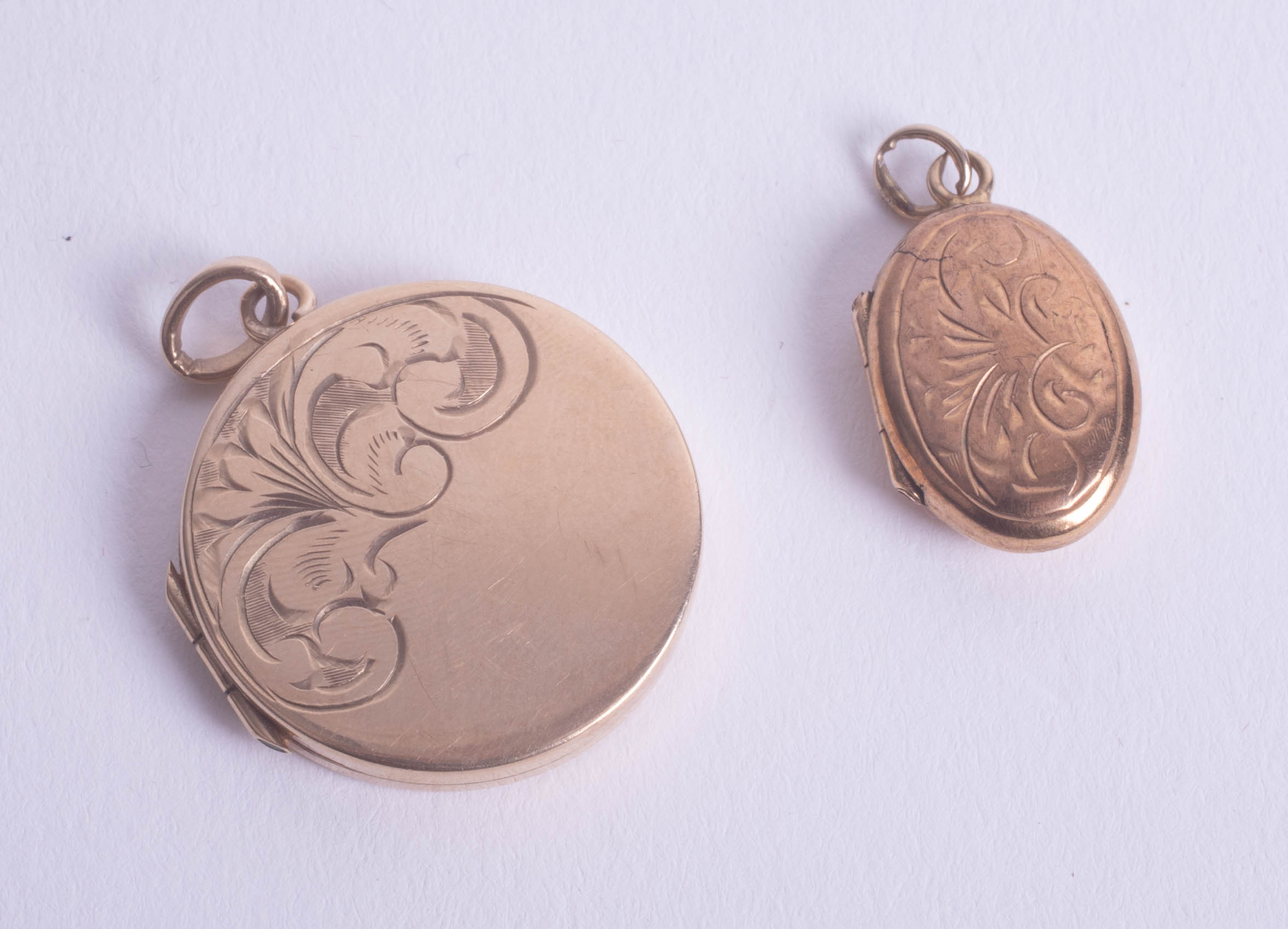 Two 9ct gold lockets, approx 7.3g.