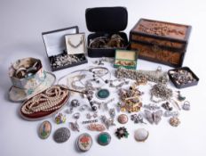 A quantity of assorted costume and dress jewellery, various brooches, bangles, cufflinks, matching