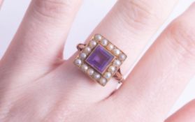 An 18ct square ring, set with pearls and amethysts, size M.