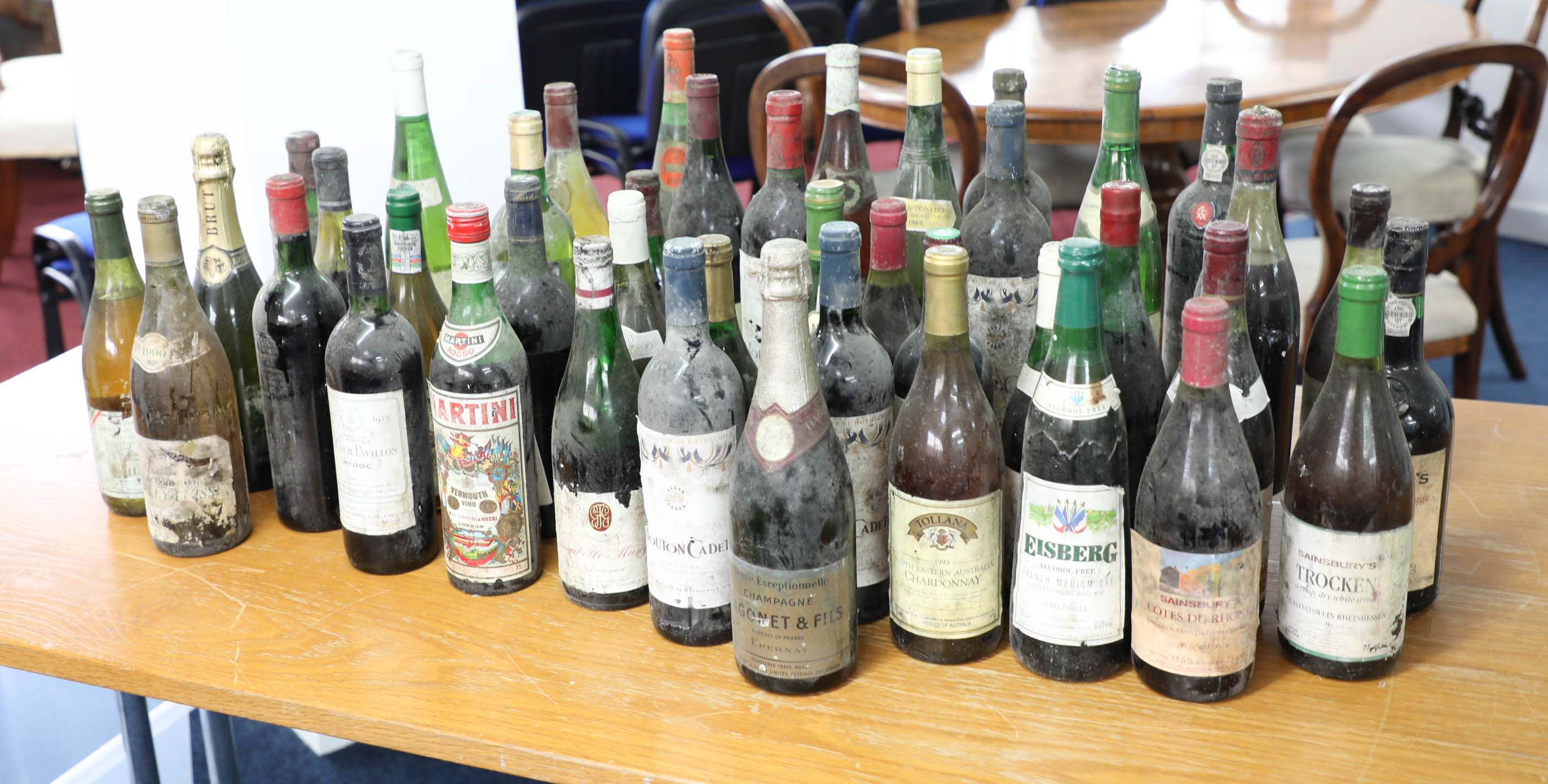 A collection of forty two bottle of various wines, port and champagnes to include 1972 La Cour - Image 2 of 9