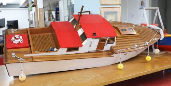 Remote control boat with servo and controller, a Pleasure Cruiser, length approx 135cm, scratch