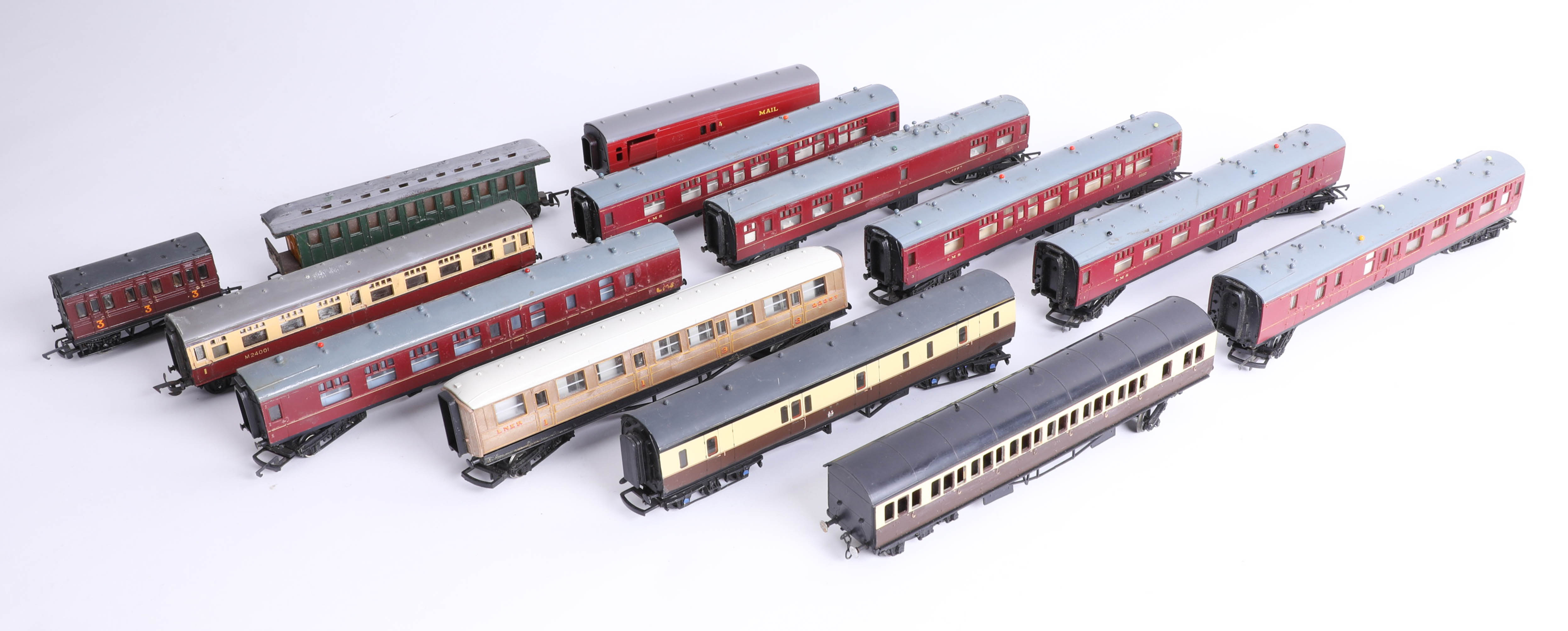 Thirteen OO Gauge coaches, Triang and Hornby etc.