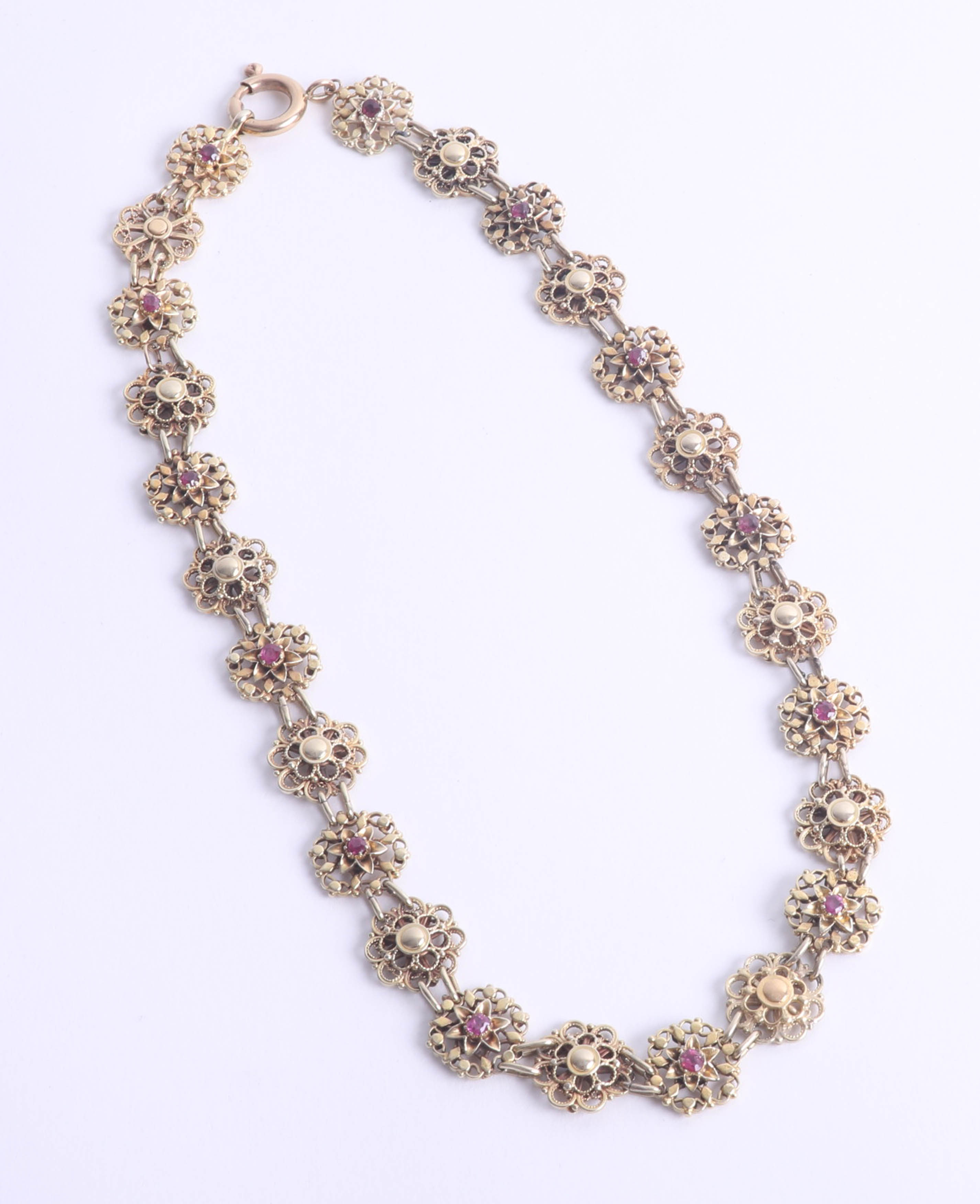 A good antique gold and ruby set necklace, length approx. 40cm. - Image 2 of 3