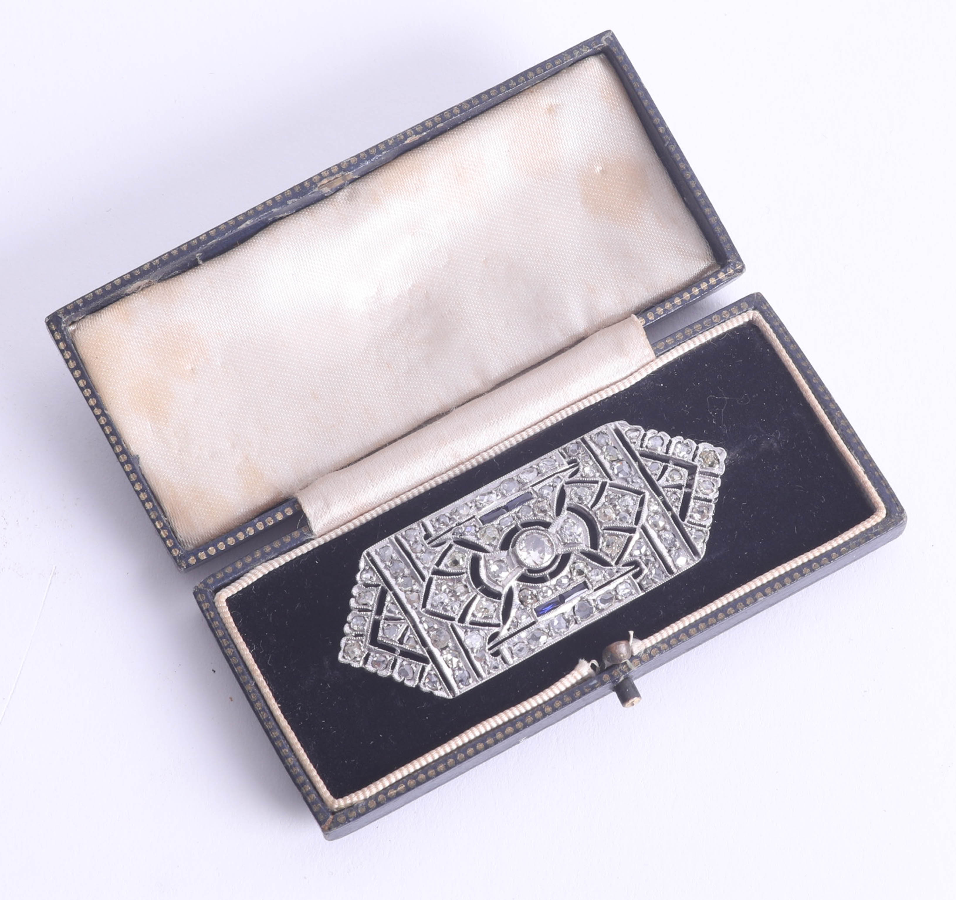 Art Deco diamond and sapphire brooch set in white gold set with eighty seven round diamonds - Image 2 of 3