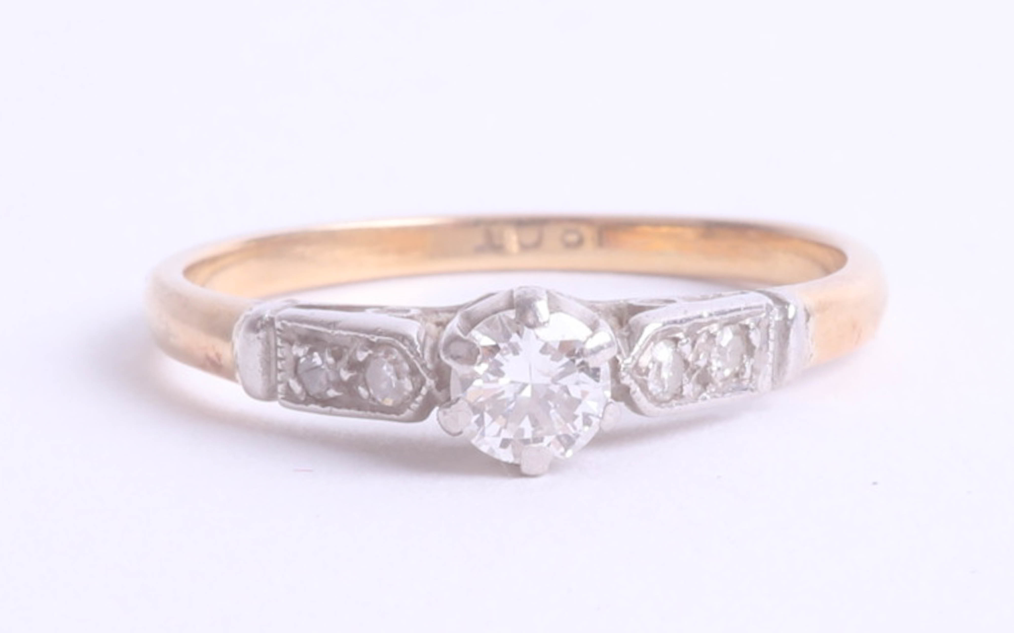 An 18ct diamond single stone ring, size L.