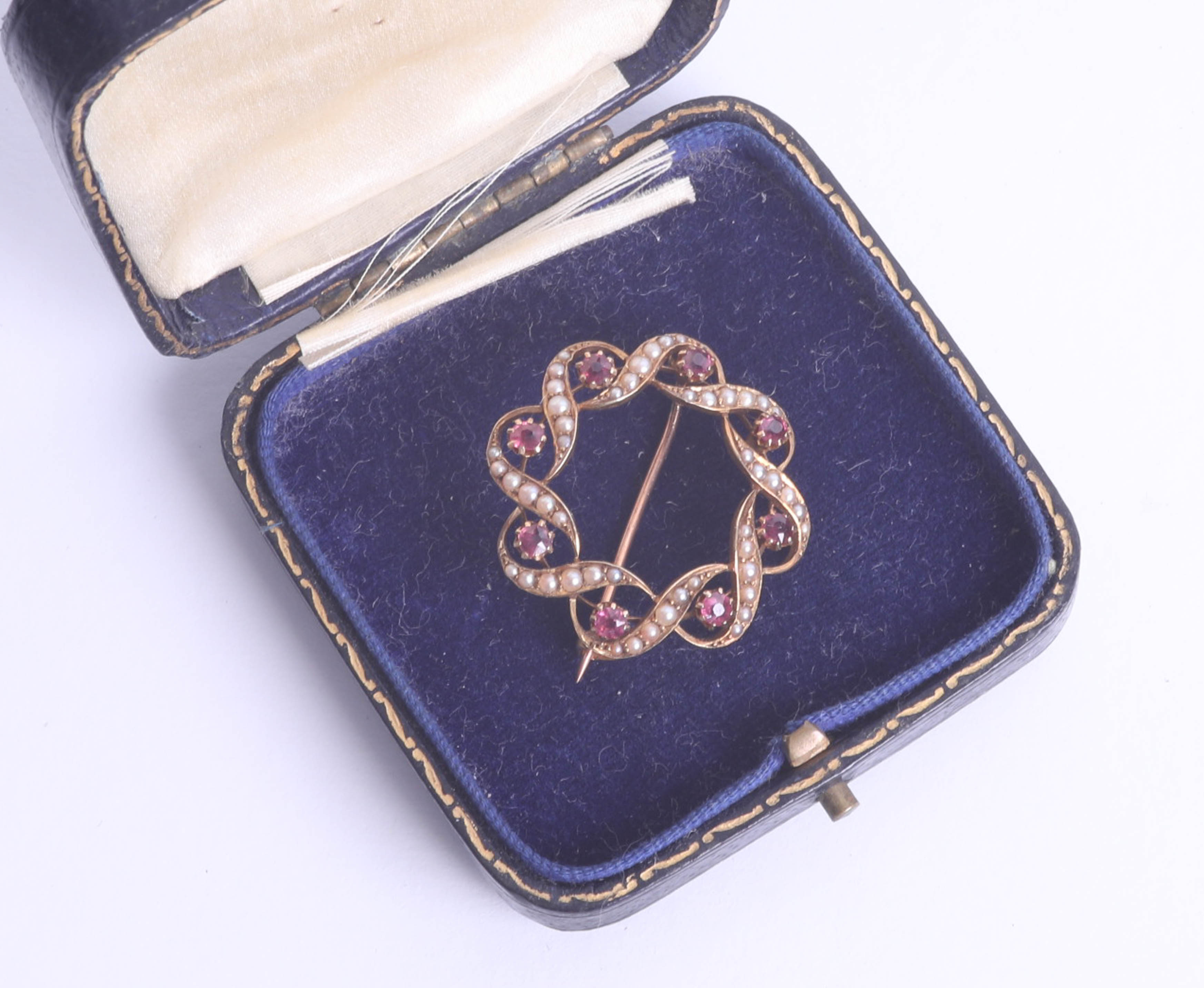 A 15ct ruby and seed pearl brooch diameter 25mm, 4.4g. - Image 2 of 3