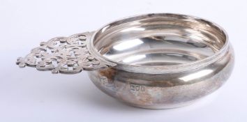 Geo V silver porringer with inscription dated 1930, approx. 7.65oz, diameter 11cm.