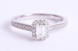 An 18ct diamond set cluster ring, size O.