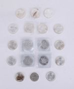 A collection of silver 1oz coins, Australia, QEII one dollar (18).