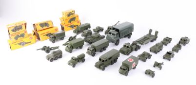 Dinky Toys, a collection of loose and boxed military models (21).