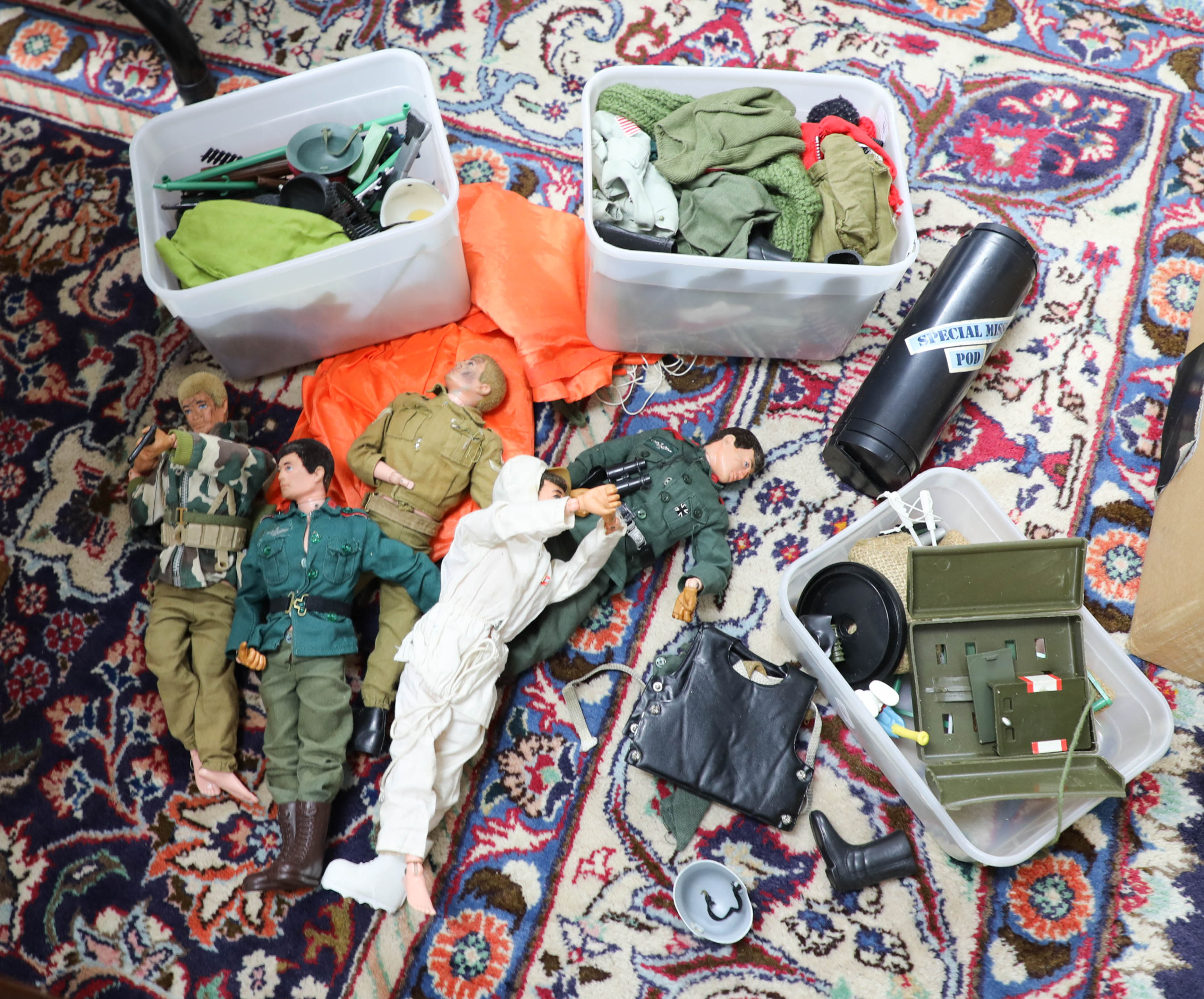 A collection of Action Man figures also accessories including clothes etc. - Image 4 of 7