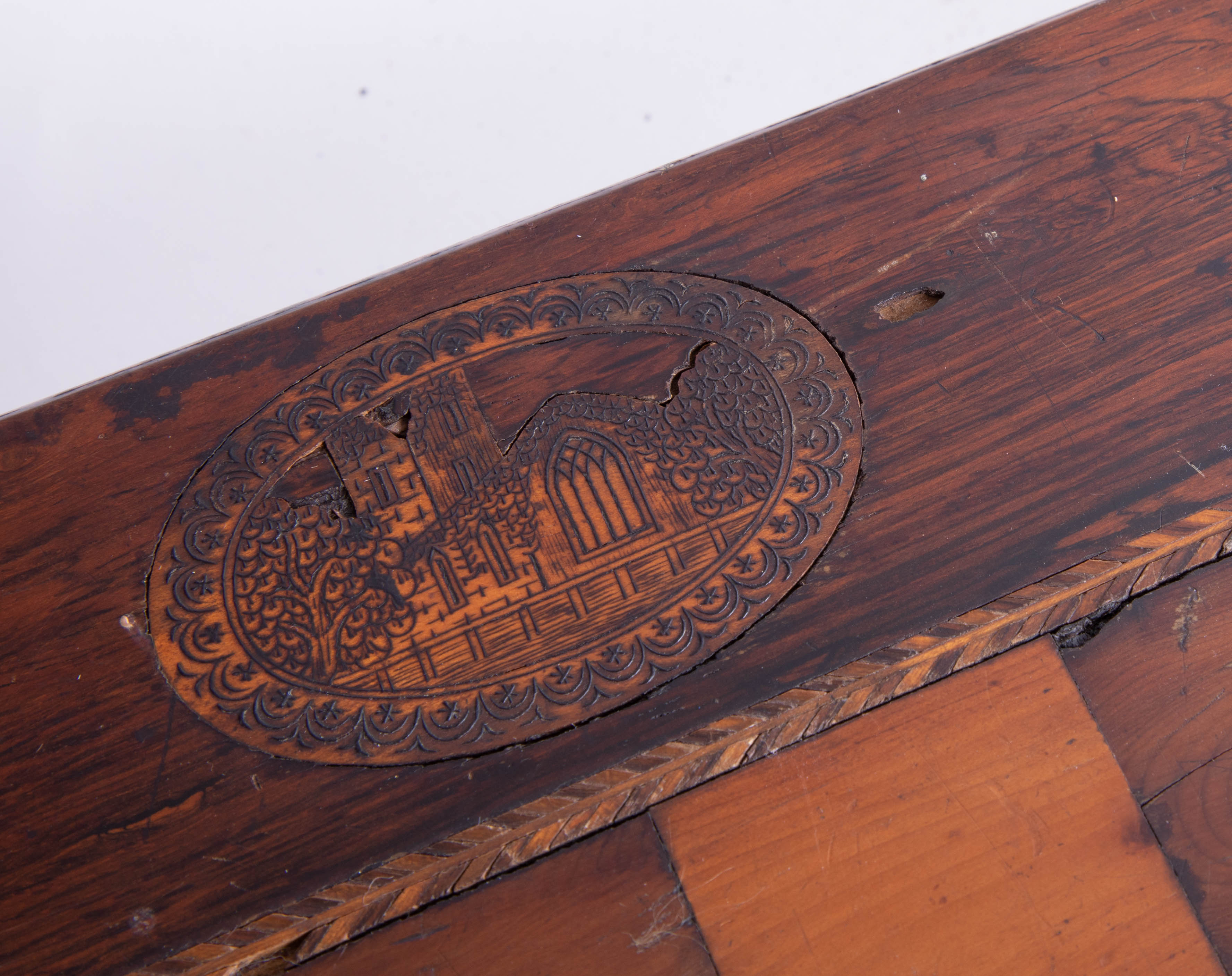 An antique, possibly Irish Killarney ware yew and other woods folding chess/backgammon board, inlaid - Image 9 of 12