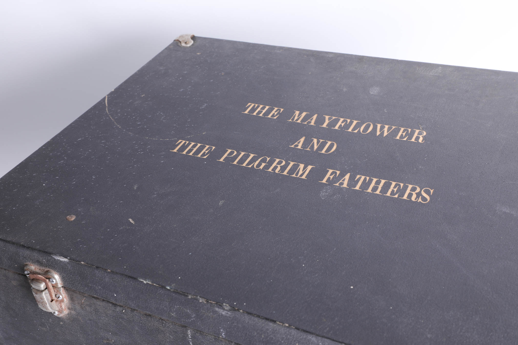 A storage box, 'The Mayflower and the Pilgrim Fathers', 24cm x 43cm. - Image 2 of 3