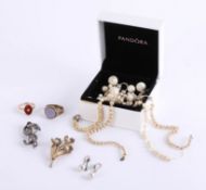 A small collection of jewellery including 9ct brooch, rings etc.