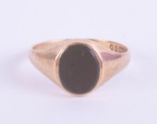 A 9ct bloodstone ring in yellow gold approximately 3g.