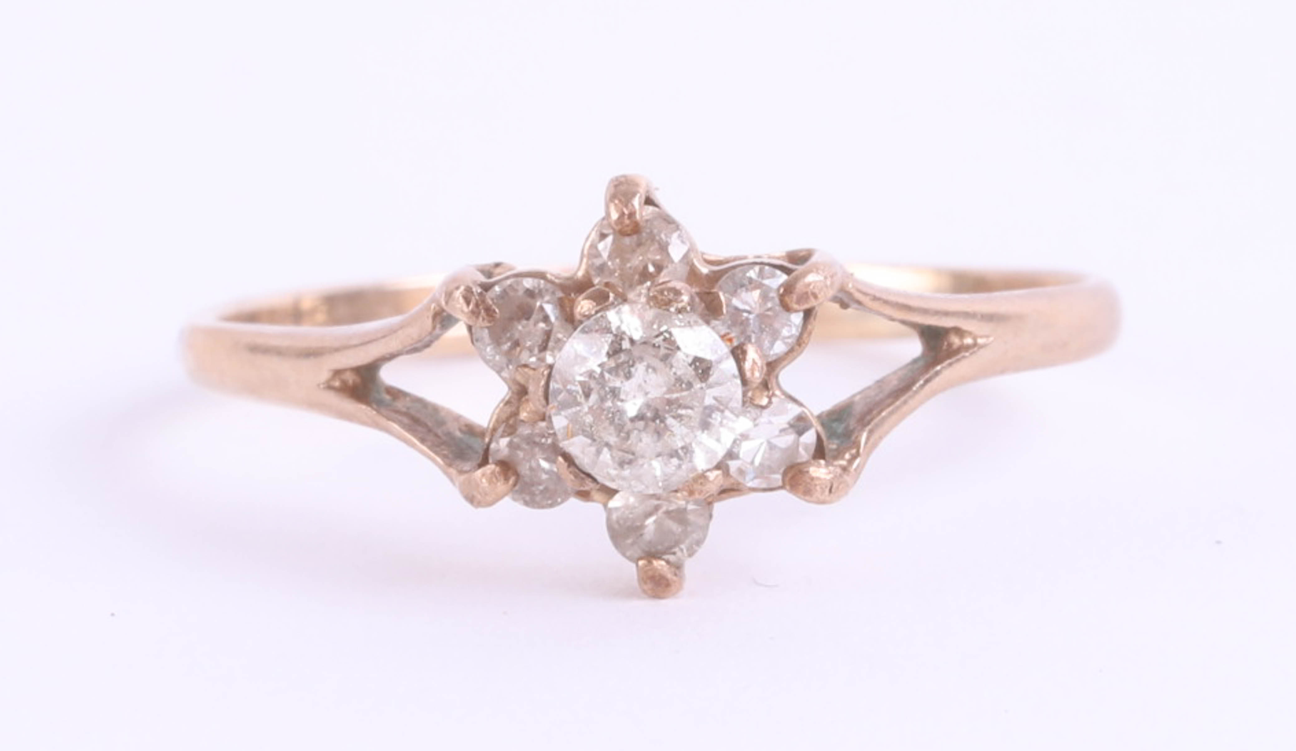 A 9ct gold and diamond ring, size M.