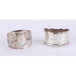 Harlequin pair of Walker & Hall silver ‘D’ shaped hallmarked napkin rings one with pierced clover