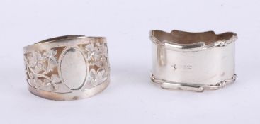 Harlequin pair of Walker & Hall silver ‘D’ shaped hallmarked napkin rings one with pierced clover