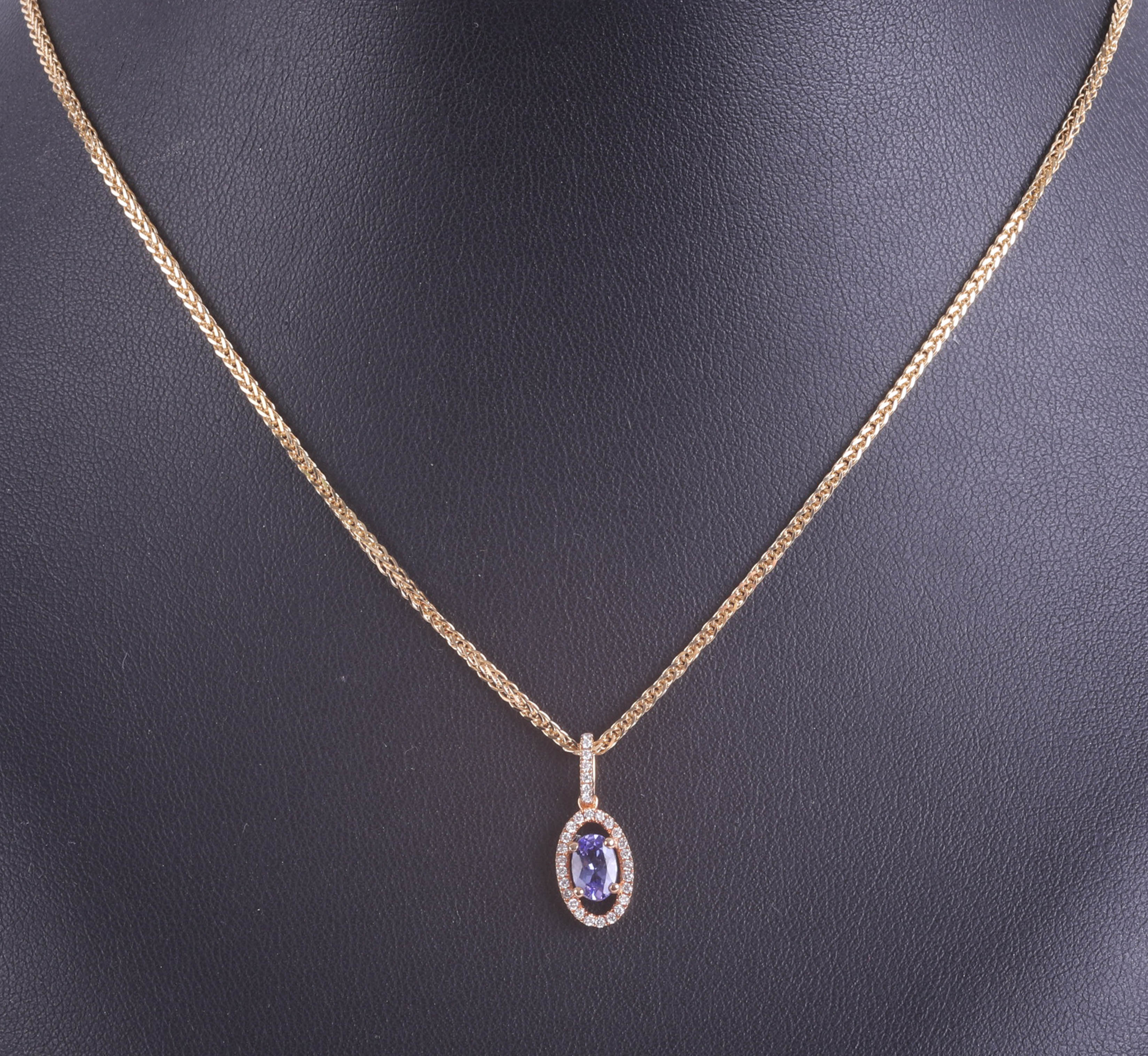 An 18ct tanzanite and diamond cluster pendant set in yellow gold on fine 18ct chain, total weight - Image 2 of 2