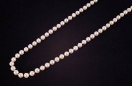 A string of pearls with 9ct gold clasp, length 77cm.