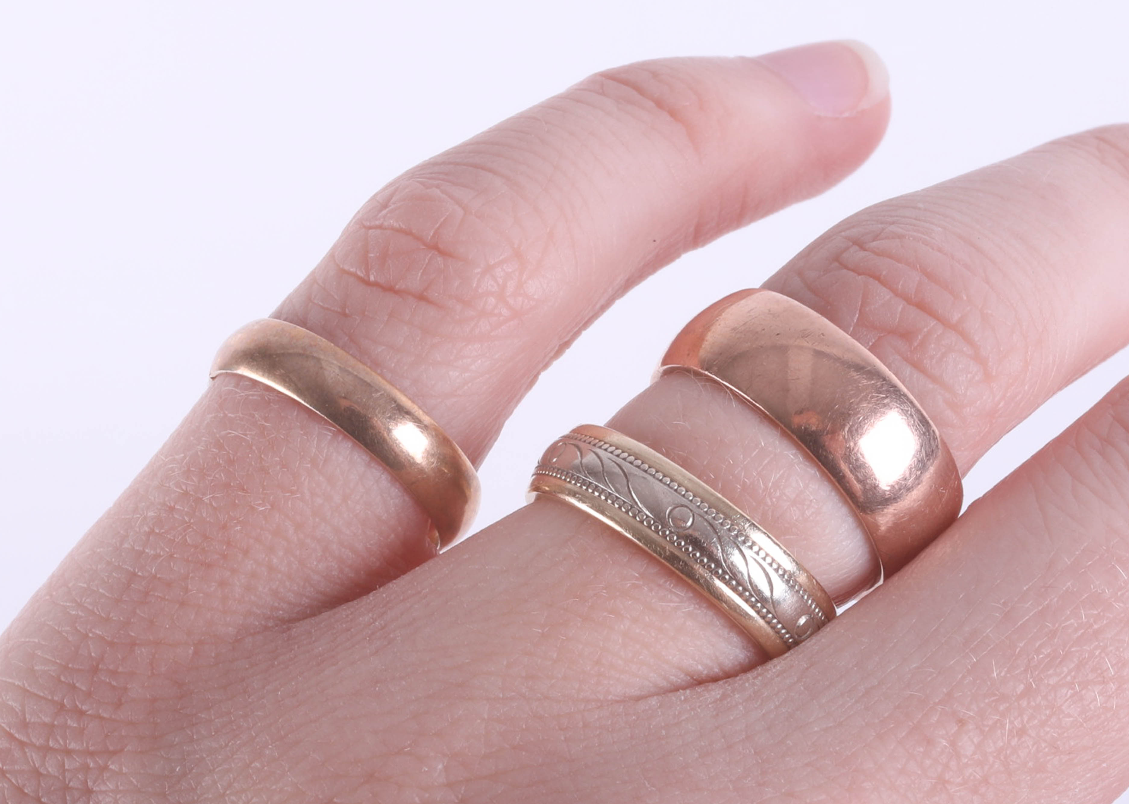 Three 9ct gold wedding band rings, approx. 11.6gms. - Image 2 of 2